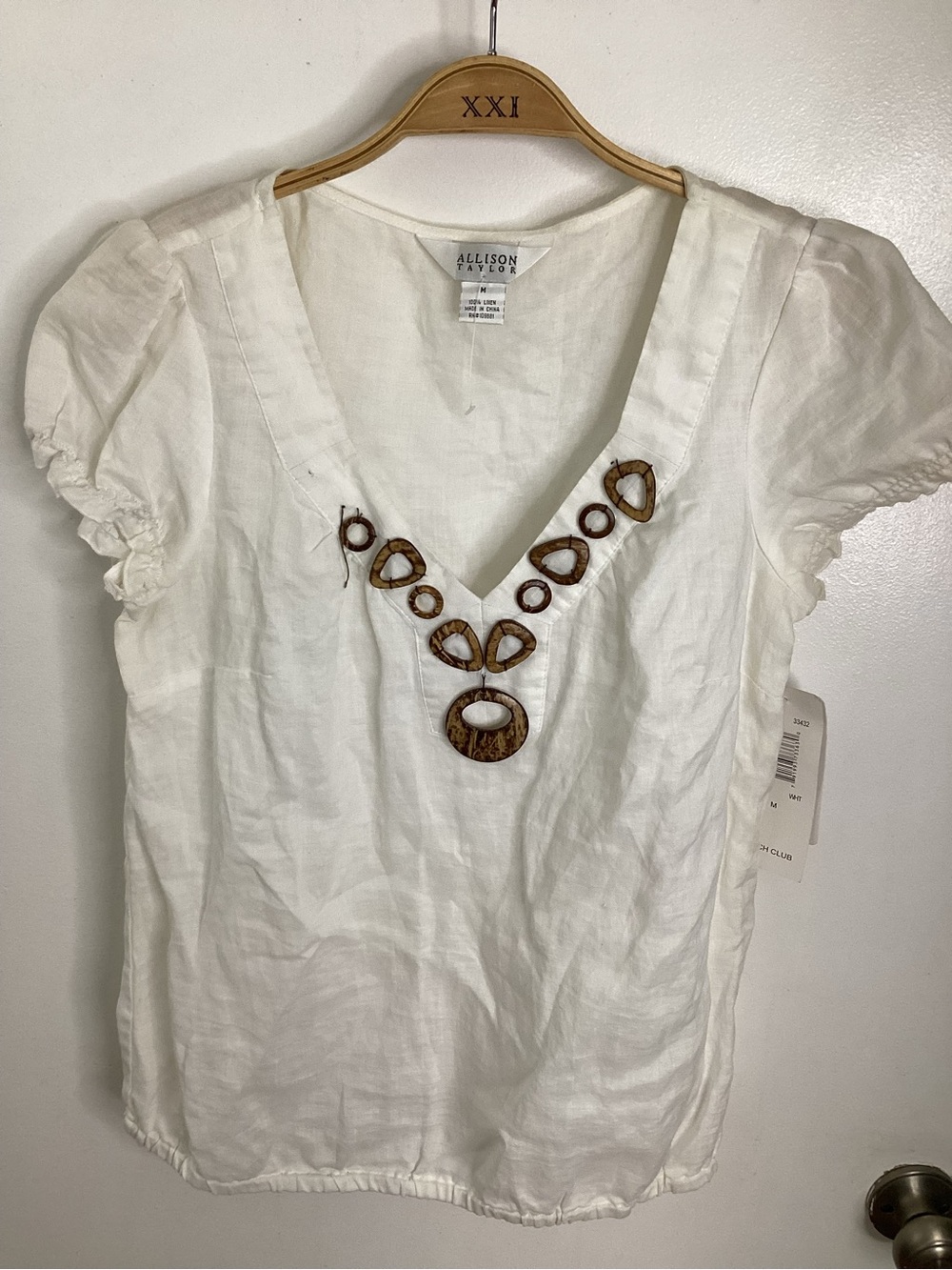Allison Taylor Beach Club Whit Linen V-Neck Blouse w/ Wood Ring Embellishments M